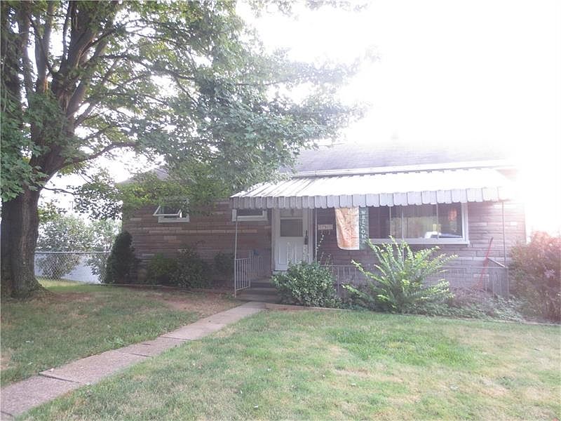 1st image of 230 McArthur St
