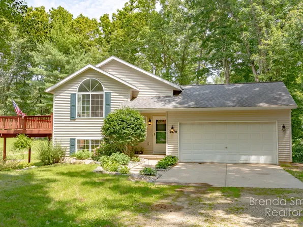 3270 Shorecrest Dr, Pierson, MI 49339