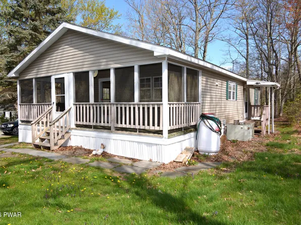 104 Yellow Pine Ct, Tafton, PA 18464