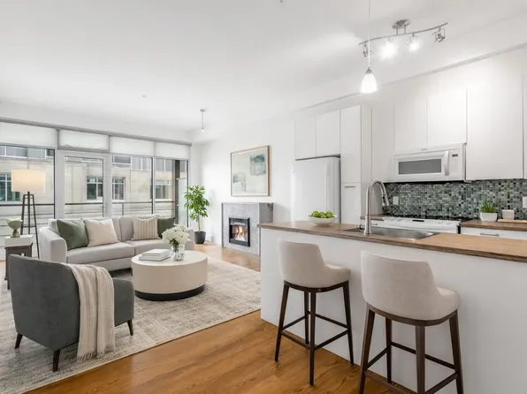 1289 Ellis St Unit 312, Kelowna, BC V1Y 9X6