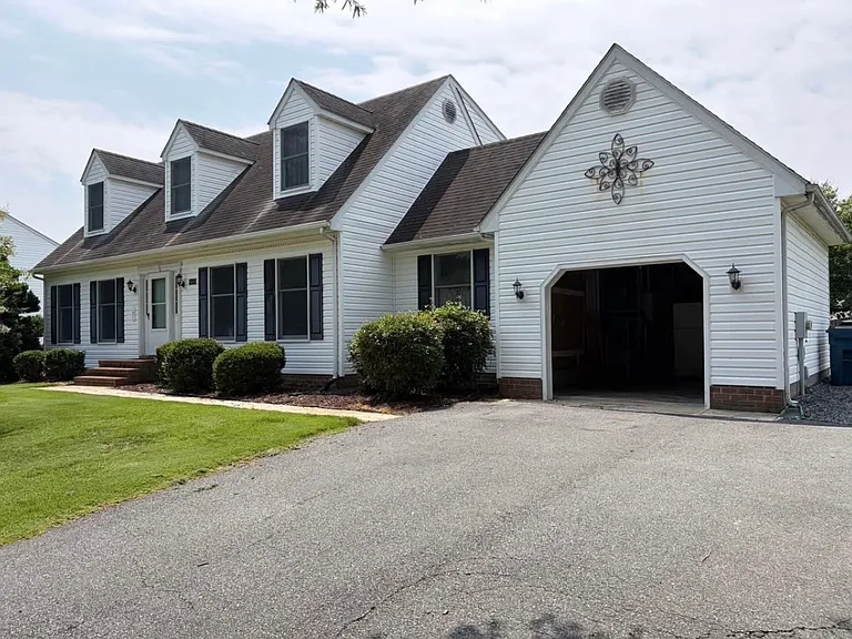 8337 Colony Cir — Photo 14
