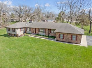 1224 Robinhood Dr, Elgin, IL 60120