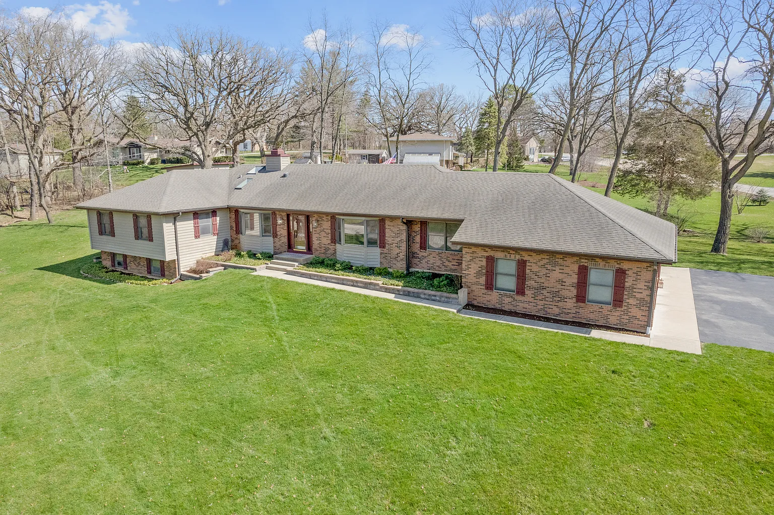 1224 Robinhood Dr photo 1