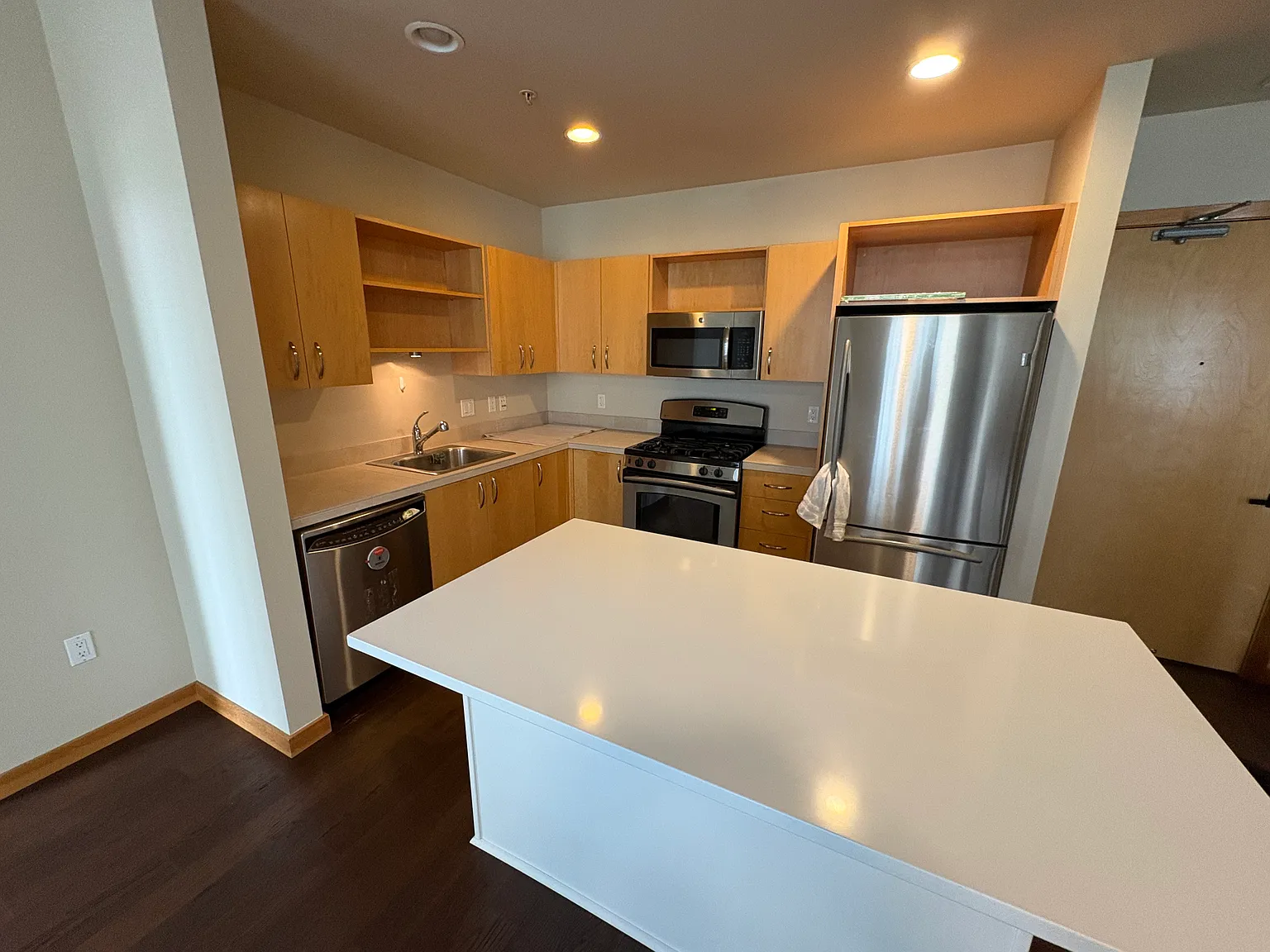 2 bed, 1192 sqft, $3,195 — Photo 2