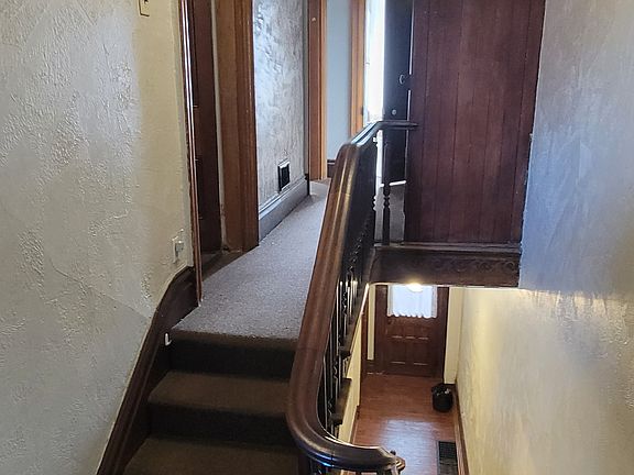 3rd image of 2323 Sarah St