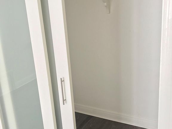 4th image of 121 N Kenmore Ave APT 204