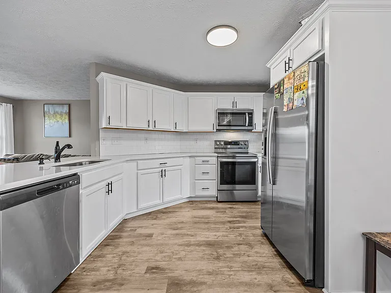 38 Hallmark Dr — Photo 12