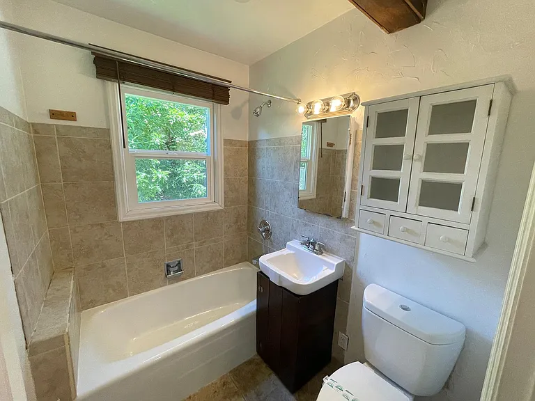 7015 N Greenwich Ave — Photo 10