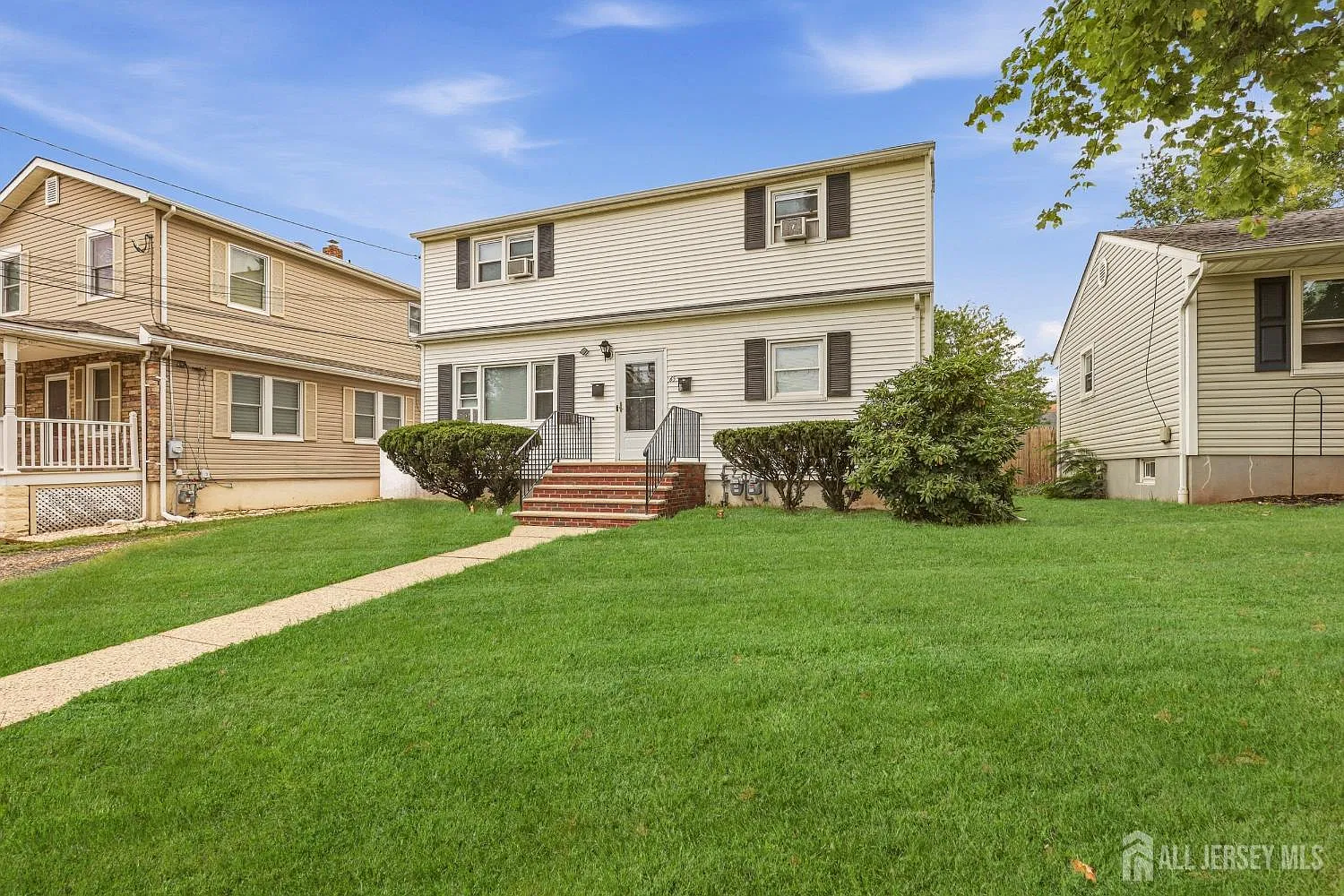 3 bed, 1.0 bath, $2,750 — Photo 3