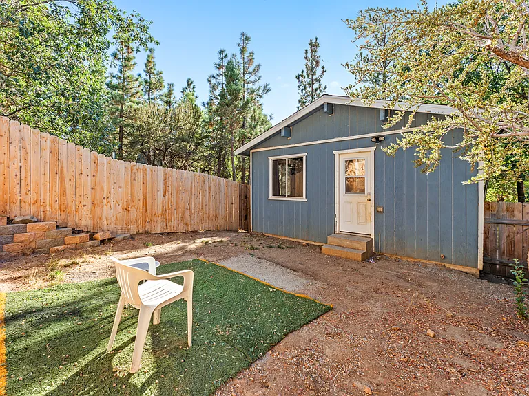 329 Vista Ave — Photo 8