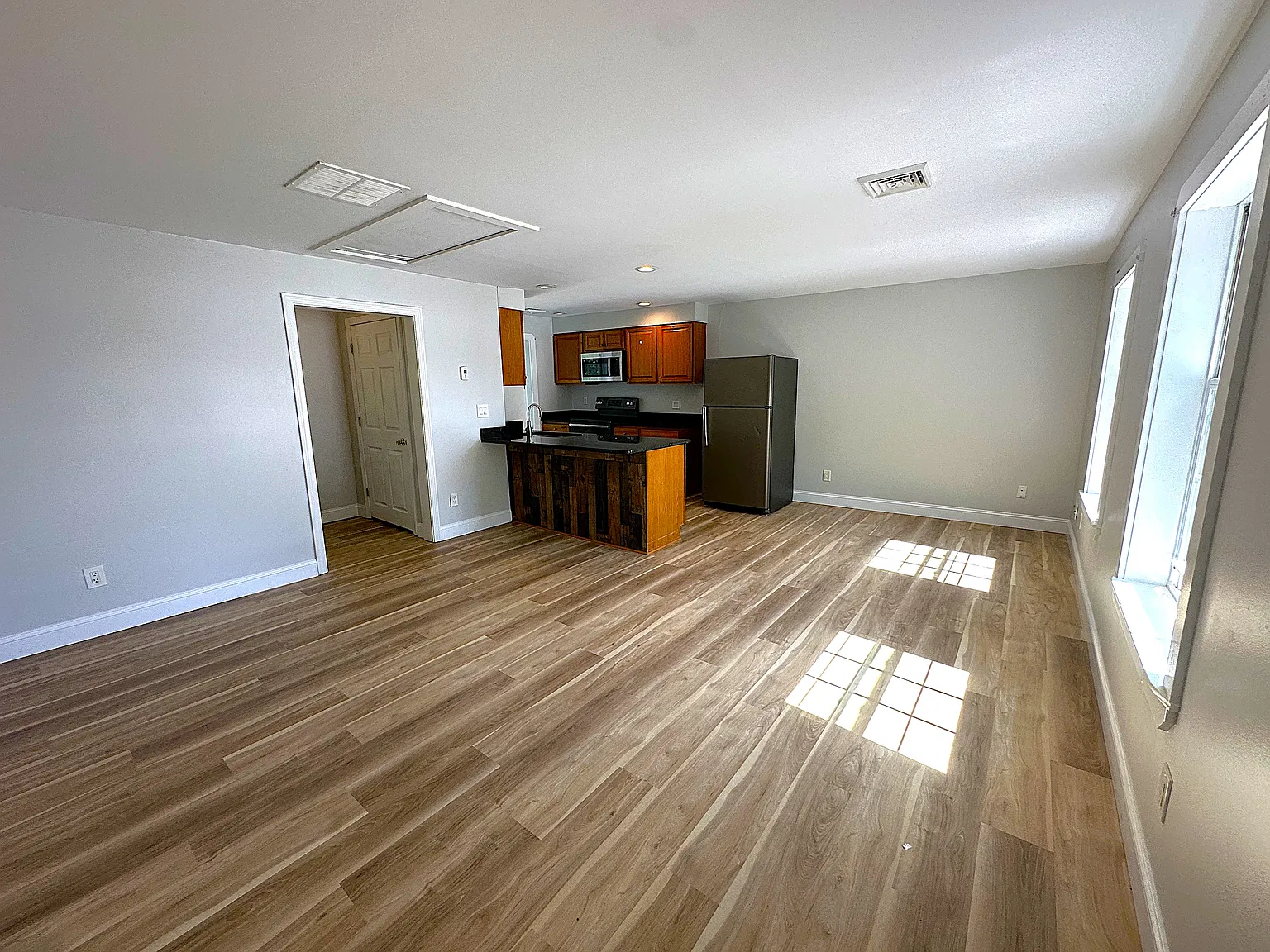 2 bed, 870 sqft, $2,200 — Photo 4