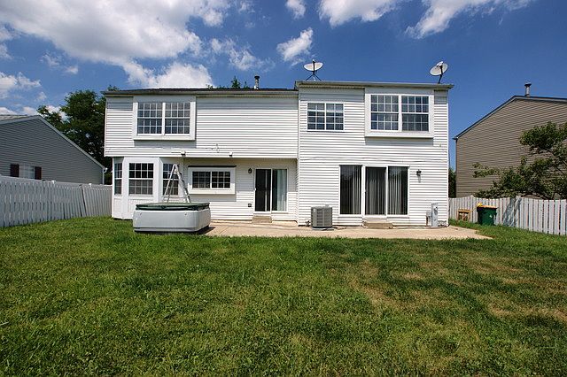 2nd image of 585 Paddock Dr