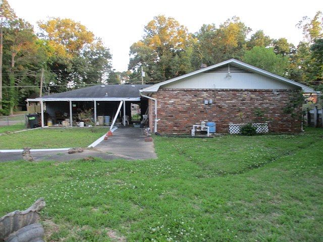 2nd image of 515 Oakwood Dr