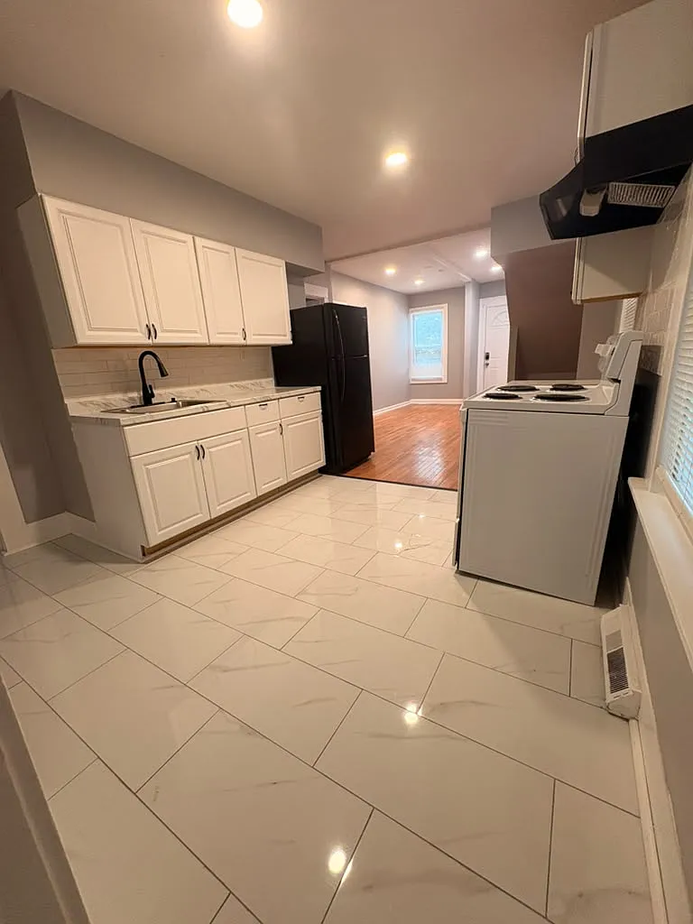 3 bed, 1000 sqft, $1,850 — Photo 3