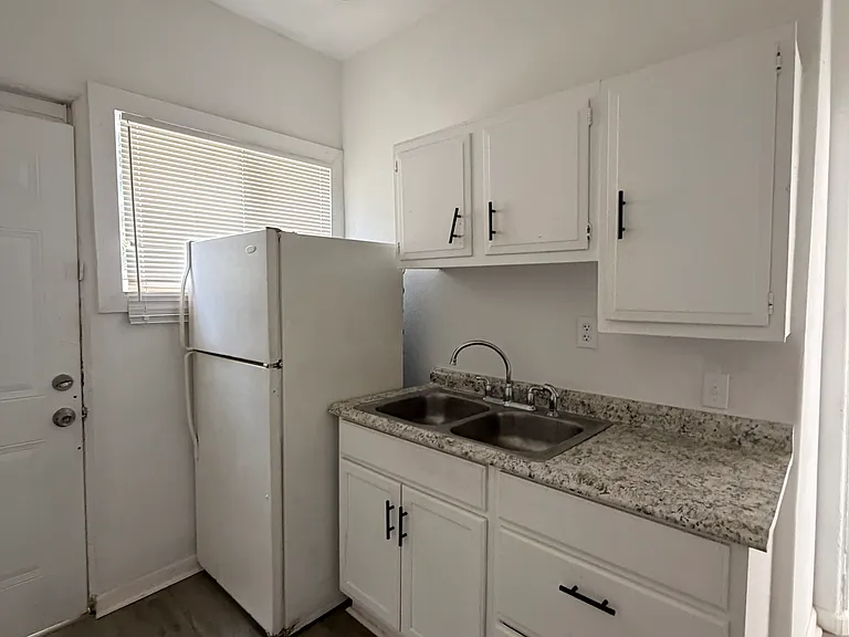 519 S Carancahua St #6 — Photo 8