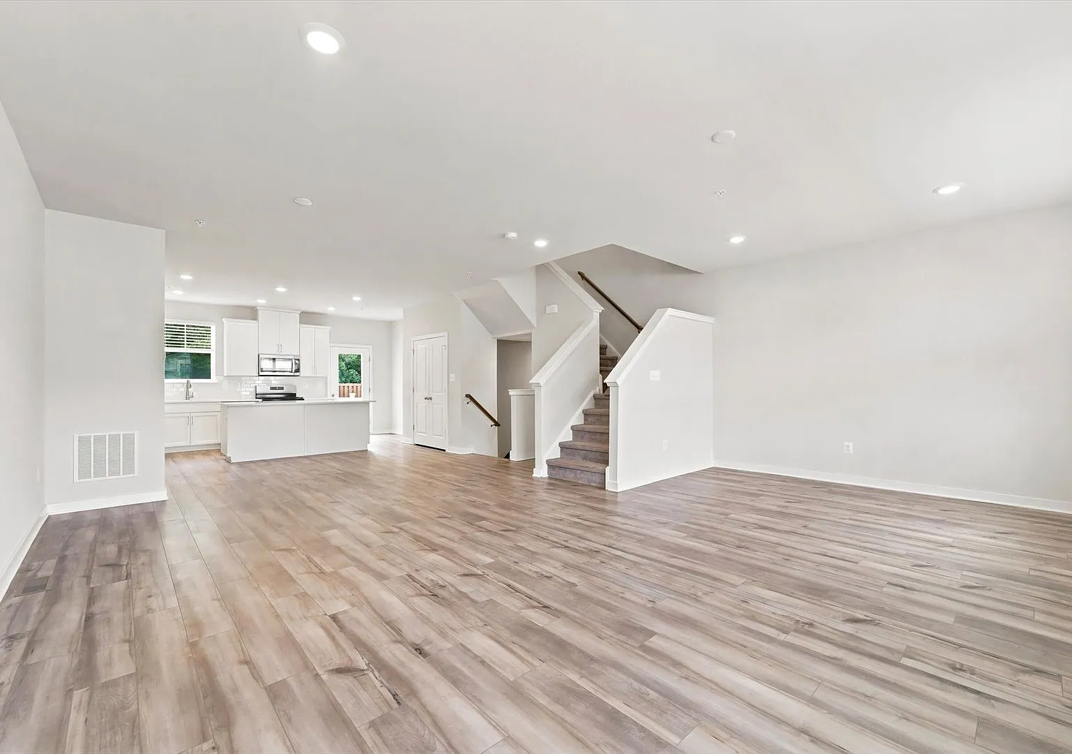3 B/2.5B Townhome in Downingtown School District — Photo 3