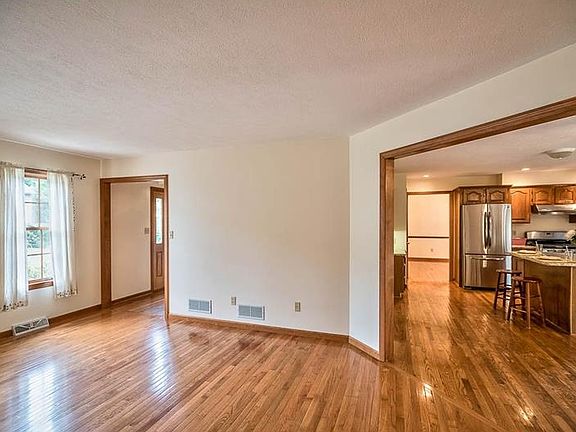 5th image of 704 Reiser Ct