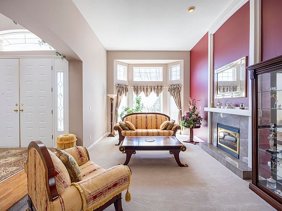 3rd image of 2551 Sapphire Pl