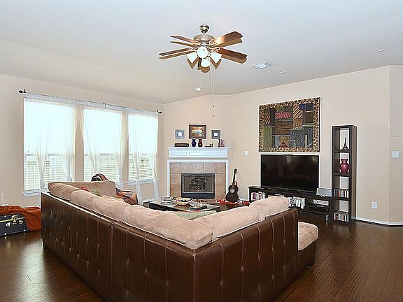 4th image of 4326 Wellington Grove Ln