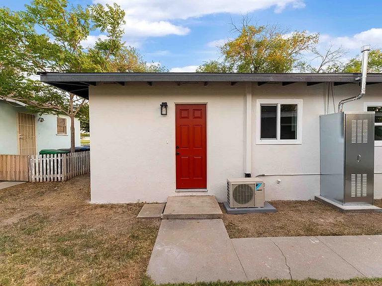 1221 W Jackman St — Photo 15