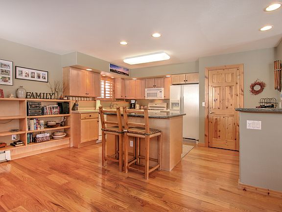 2nd image of 100 River Park Dr