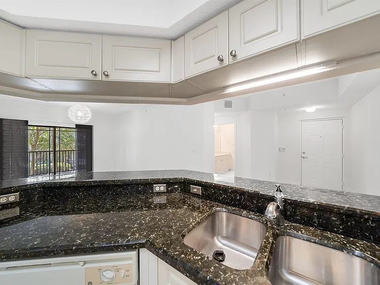 3020 Alcazar Pl #202 — Photo 30