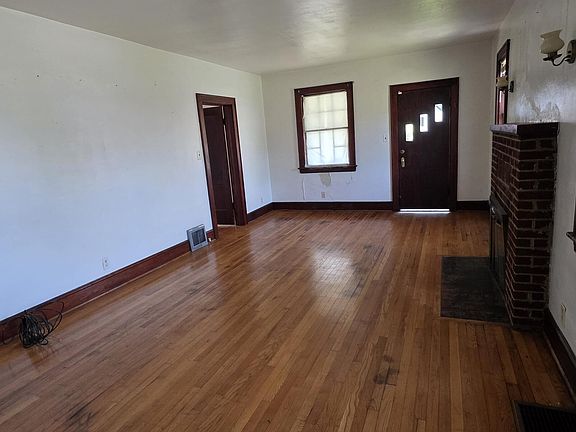 2nd image of 1037 Hardy Rd