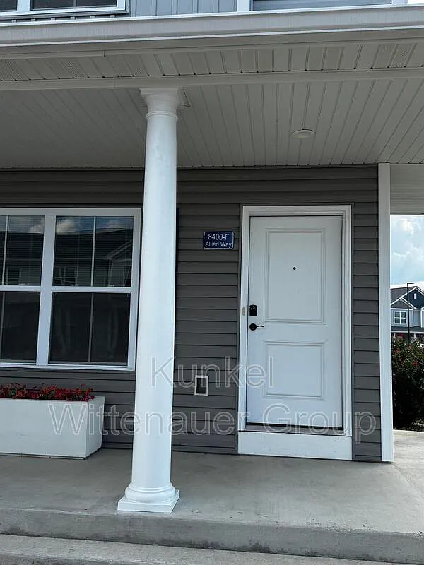 3 bed, 3.5 bath, 1800 sqft, $1,895 — Photo 2