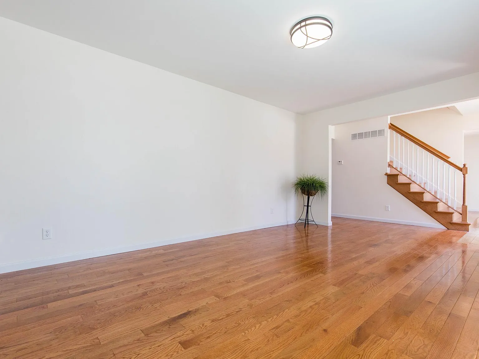 5 bed, 3.5 bath, 3051 sqft, $3,500 — Photo 3