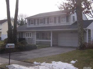 30 Eliot Dr, Lake Grove, NY 11755