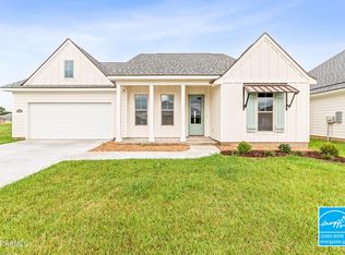 109 Carreras Ln, Maurice, LA 70555