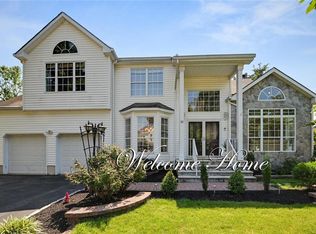 16 Shepherd Way, Kendall Park, NJ