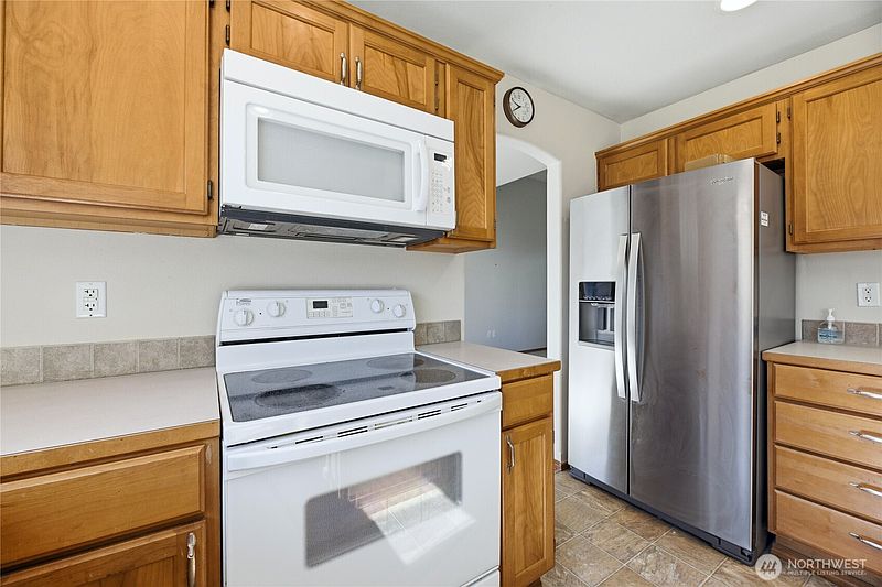 5th image of 229 W Easton Avenue