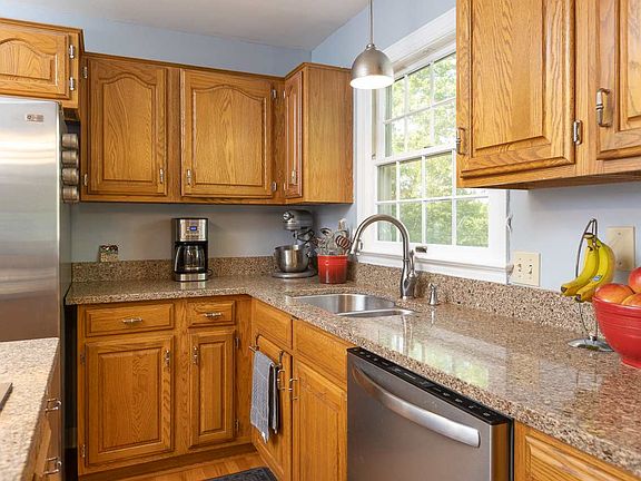 5th image of 442 Queen Anne Ct
