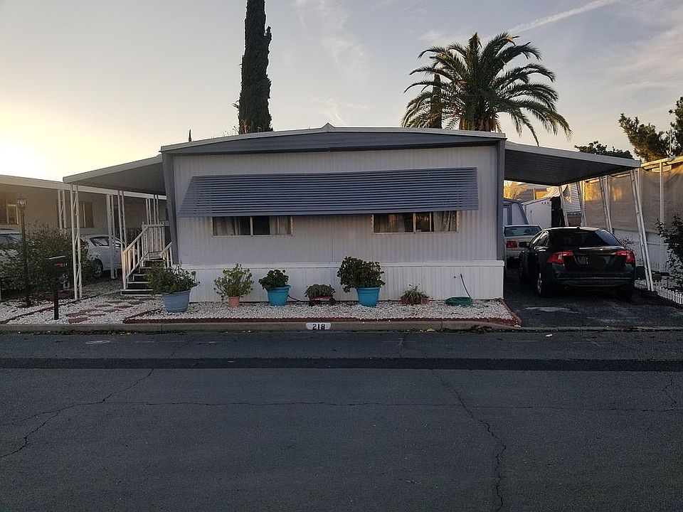 1st image of 218 Club House Dr