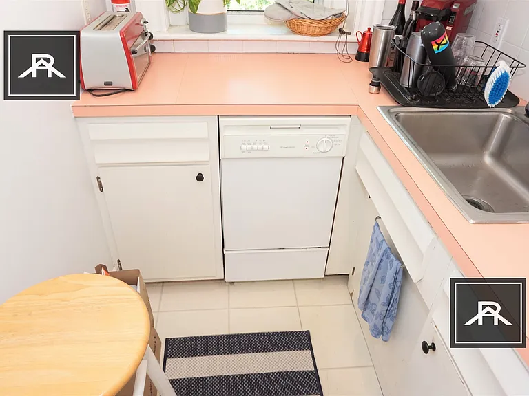 145 Winthrop Rd #8 — Photo 8