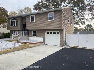 937 Pacific Ave, Beachwood, NJ 08722