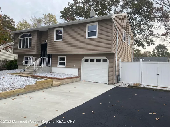 937 Pacific Avenue, Beachwood, NJ 08722
