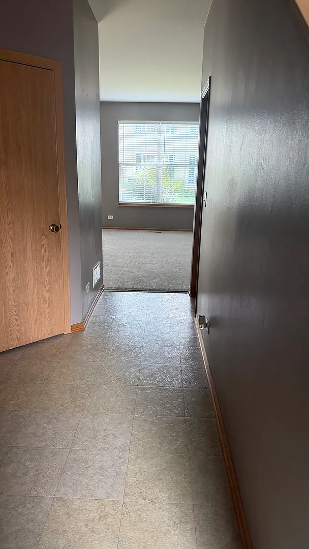 3 bed, 2.5 bath, 1310 sqft, $2,400 — Photo 4
