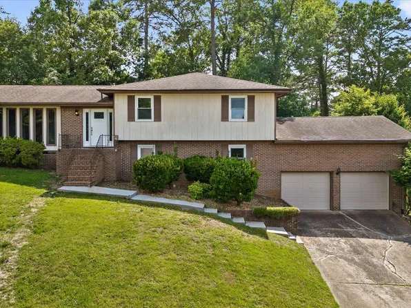 946 Sherry Cir, Hixson, TN 37343