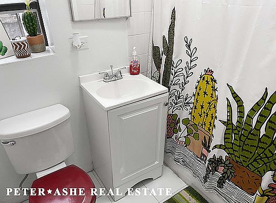 5th image of 164 E 107th St APT 2b