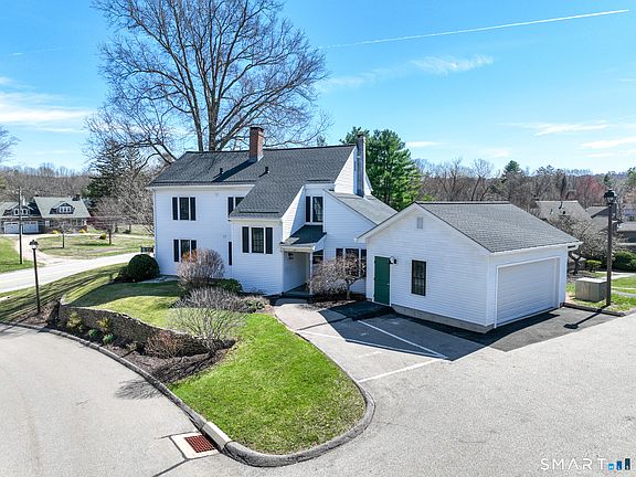 2nd image of 5 Hollister Way North
