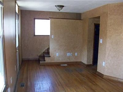 2nd image of 150 N Hague Ave