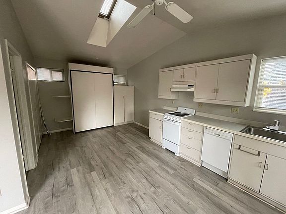 2nd image of 612-640 NW Broadway St #634