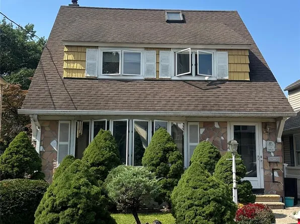 44 Capitol Avenue, Williston Park, NY 11596