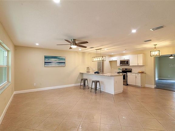 4th image of 2303 Queen Palm Dr