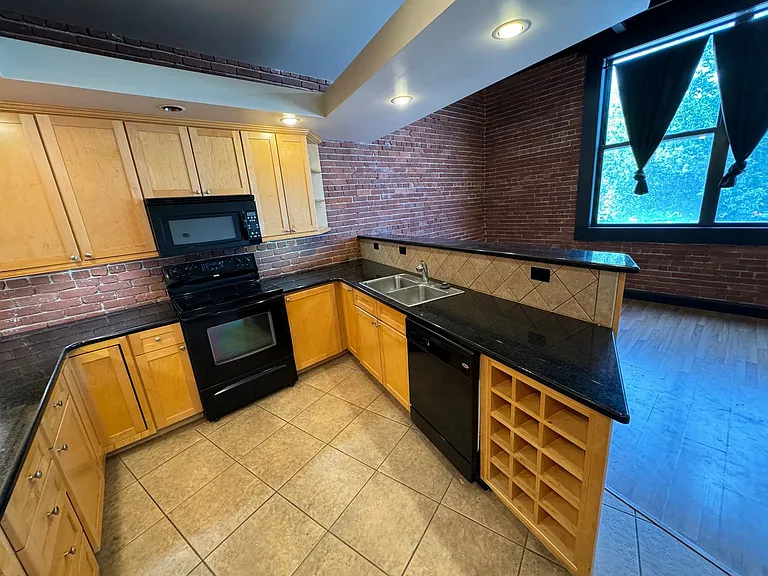 431 W Walnut St #B — Photo 5