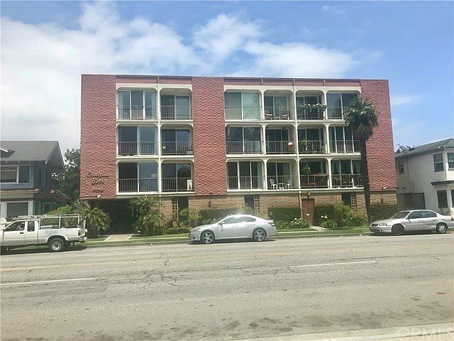 Chateau Beth Condominium has a great central location in Long Beach