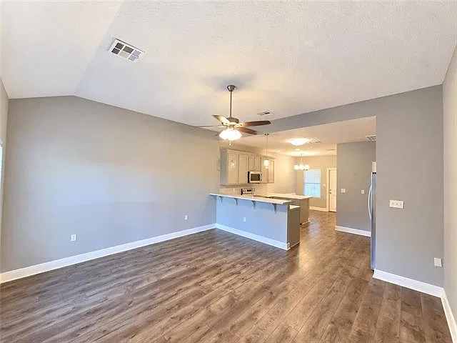 3 bed, 2.0 bath, 1211 sqft, $1,400 — Photo 3