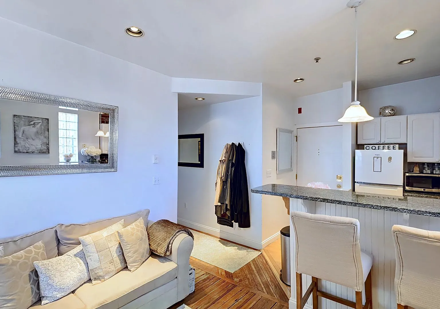 Awesome 2 Bed In The North End.... Don't Miss Out! Sept 1st Move In — Photo 2